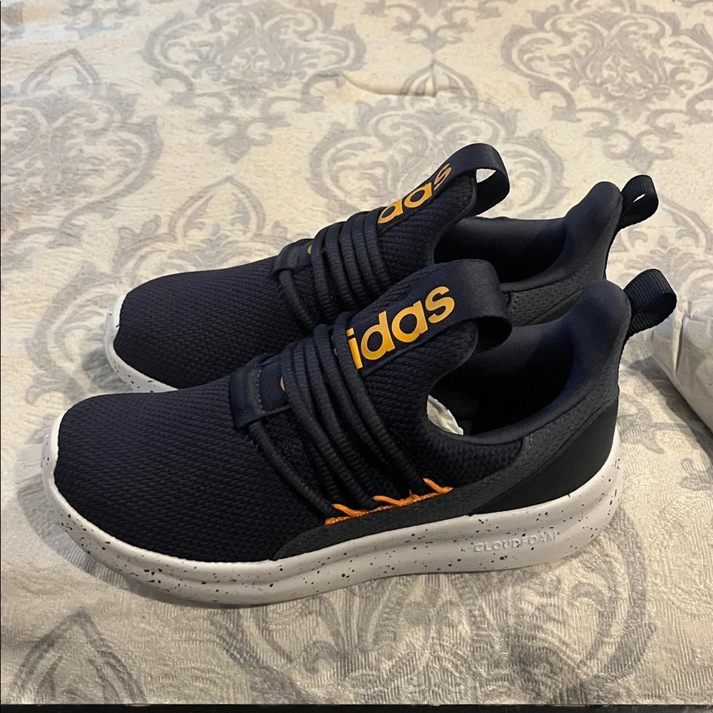 Brand New Boys Adidas Slip-On Sneakers, size 3 - Picture 2 of 3